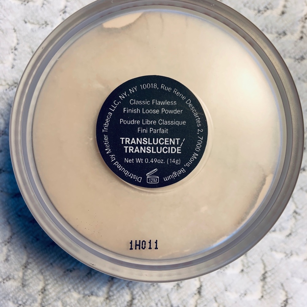 Le Metier de Beaute Loose face powder